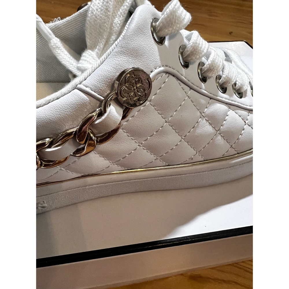 Guess Brisco White Quilted Chain Low Top Sneakers GWBRISCO-SS Womens 7M - Picture 2 of 5